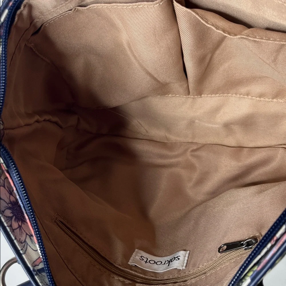 Sakroots Spring Bag with Charms excellent condition floral butterfly Pattern - Picture 9 of 13